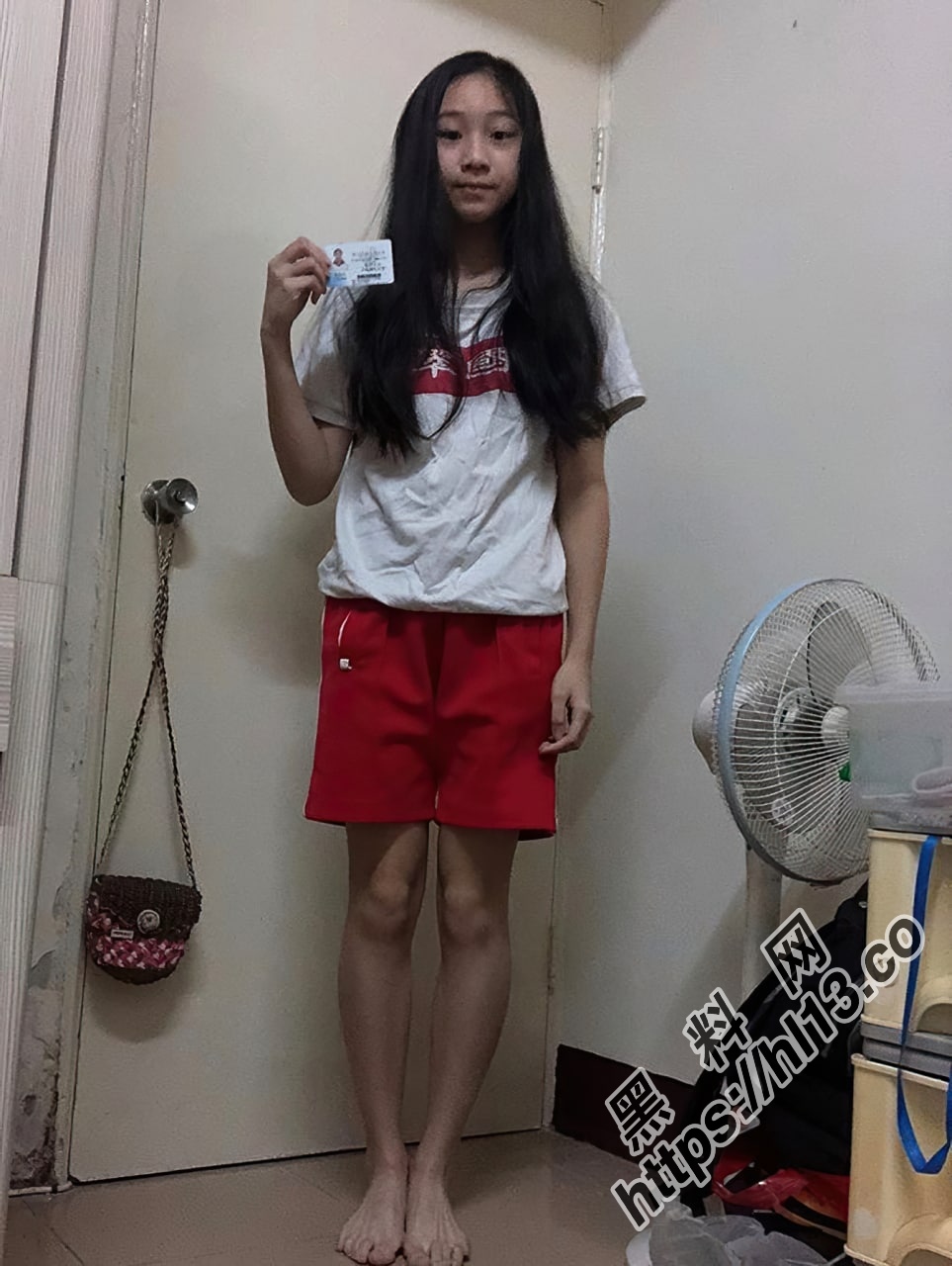 独家曝光 台湾新北市立江翠国民中学淫荡母狗 陈雨彤 在金主面前全方位展示曼妙身姿！ 配图