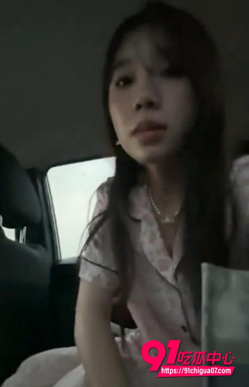 反差少女太能整活了,勾引外卖按摩大爷就是拍的水平不咋地2 反差少女太能整活了,勾引外卖按摩大爷就是拍的水平不咋地2