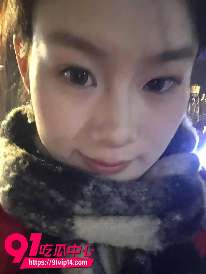 兰州文理学院成年女大学生安雪莲 在宿舍被主人远程SM调教 让她掰开骚穴疯狂自慰