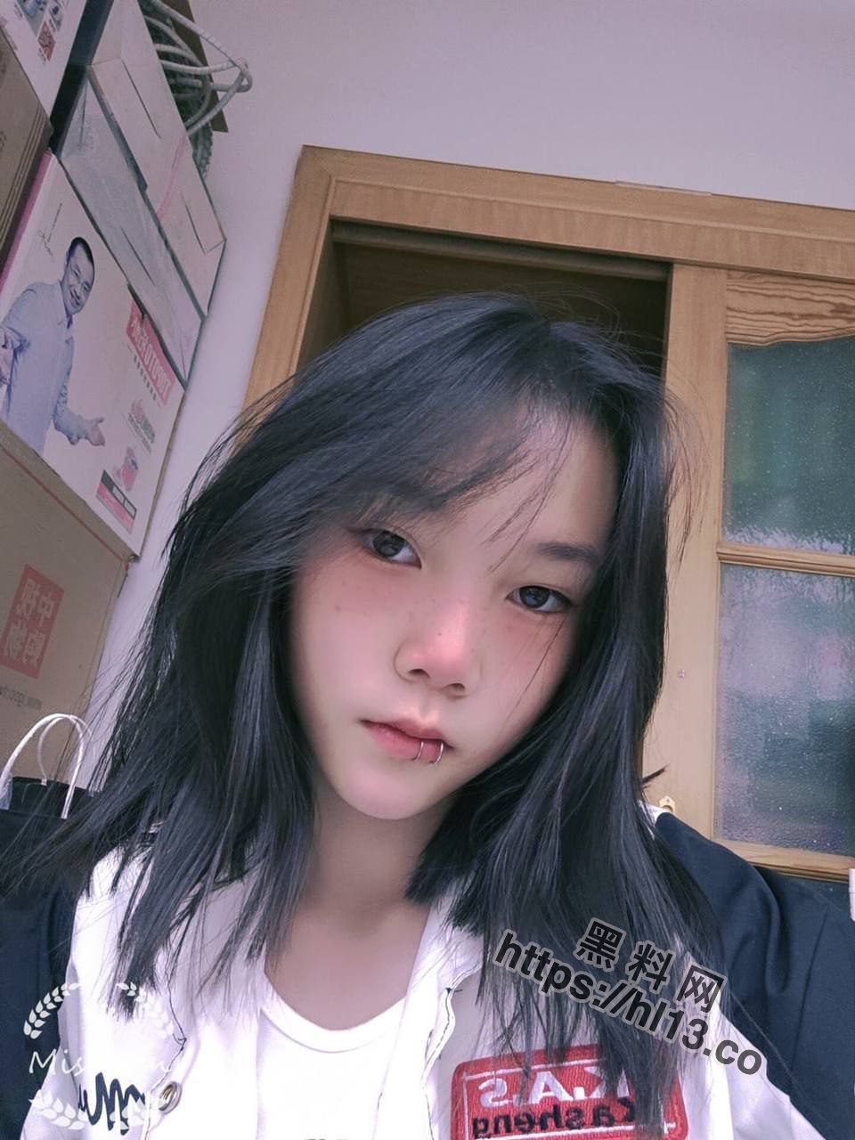 快手反差婊抖音风「裸舞」还是高中妹子开放，镜头底下拍摄高清刺激裸舞