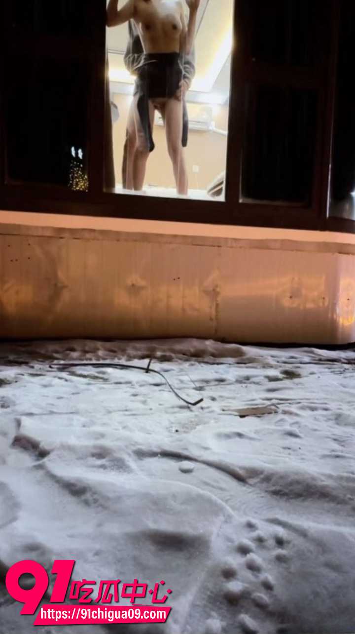 意淫自己妹妹穿短裙翘臀被摸奶子后入猛操3