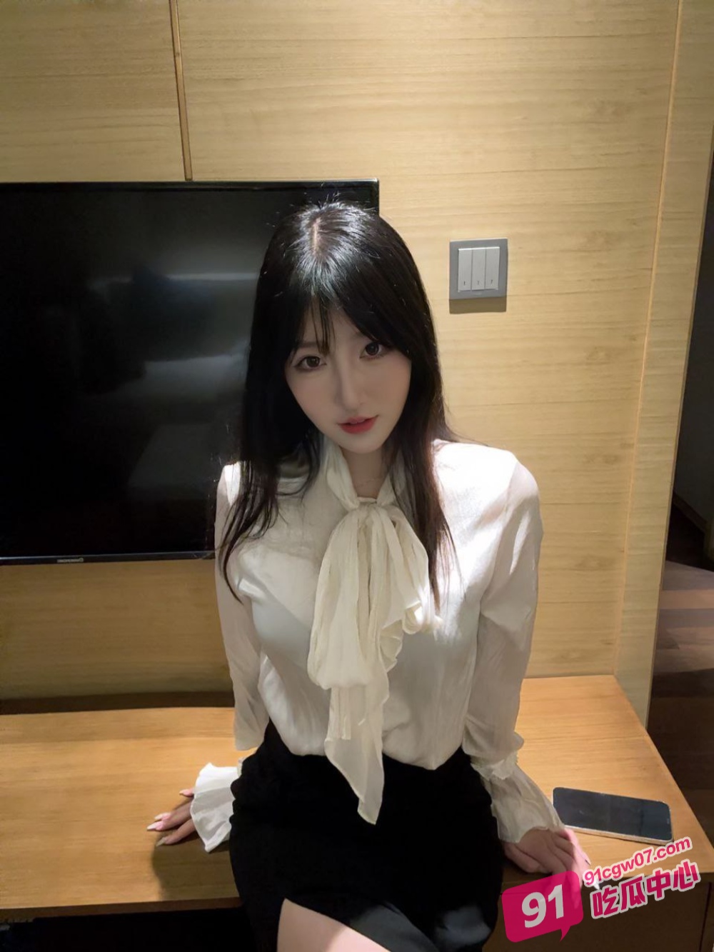 抖音推特高颜反差少女 酣睡小熊 户外露出车震 大白肥臀性感诱人 后入的最佳选择 配图10