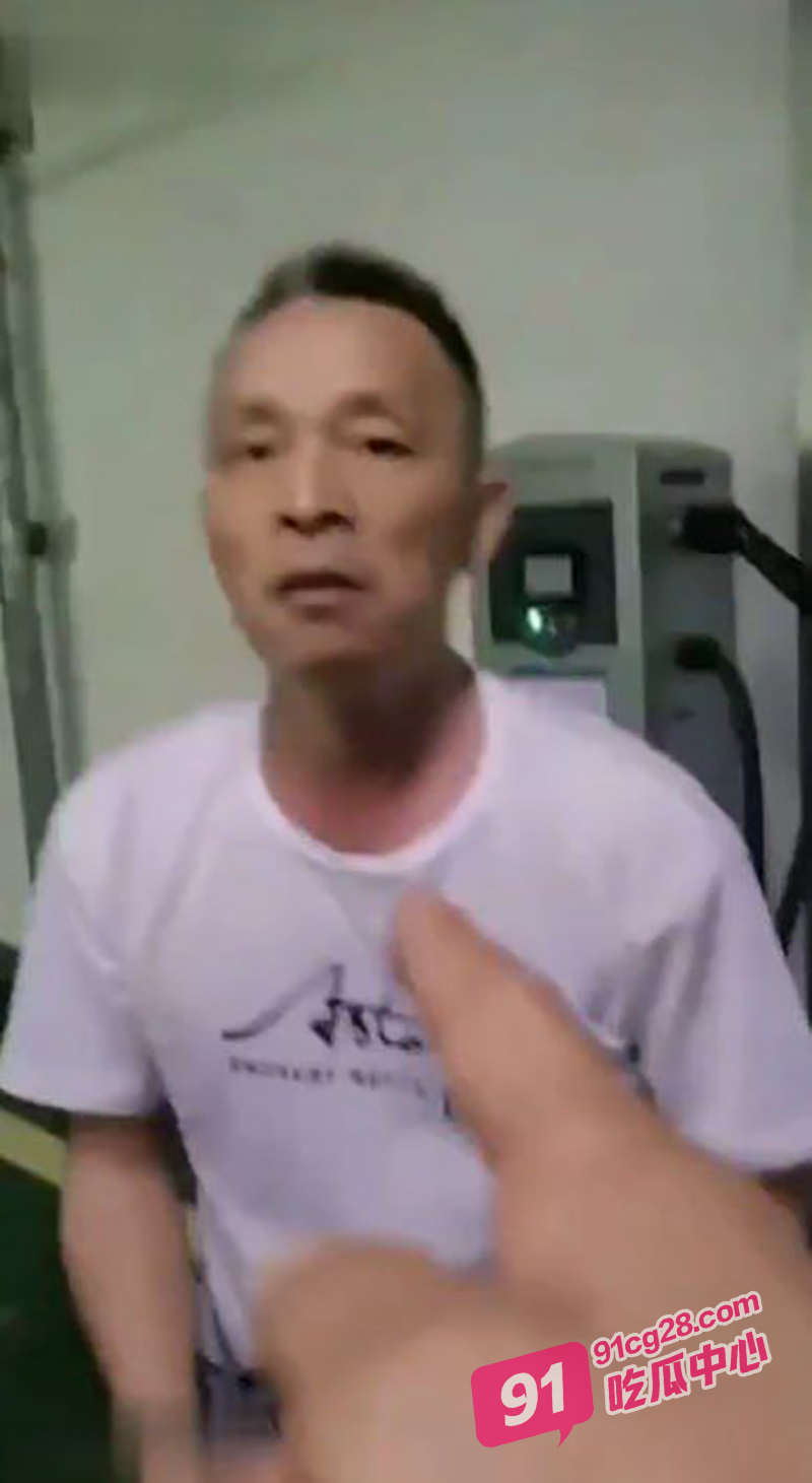 深圳人妻偷情出租车司机 被丈夫当场抓奸 这得是多饥渴啊？ 配图