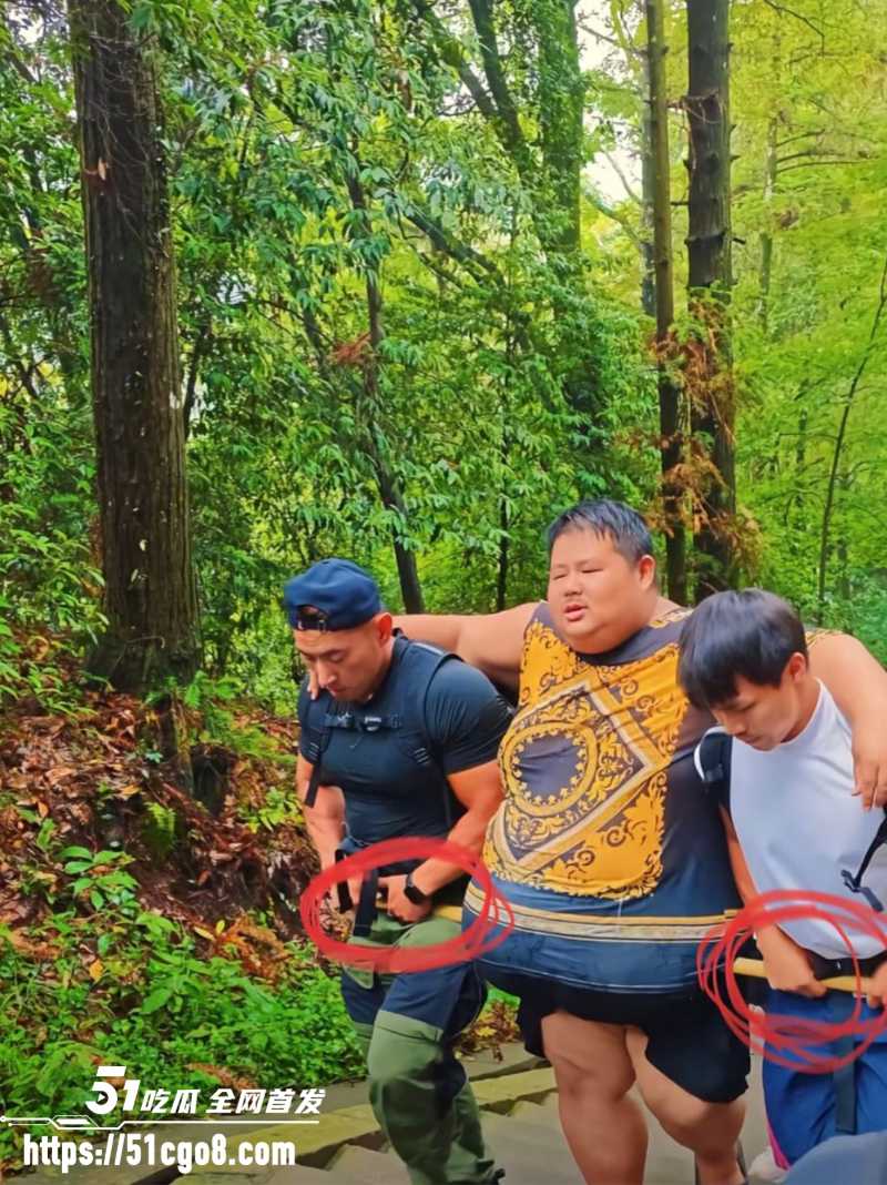 抖音网红 良子 爬峨眉山晕倒 4
