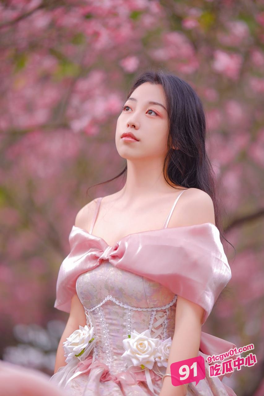 南京身材火爆少妇王梦菲私会双开门小伙 身着情趣露乳装勾引做爱！ 配图5