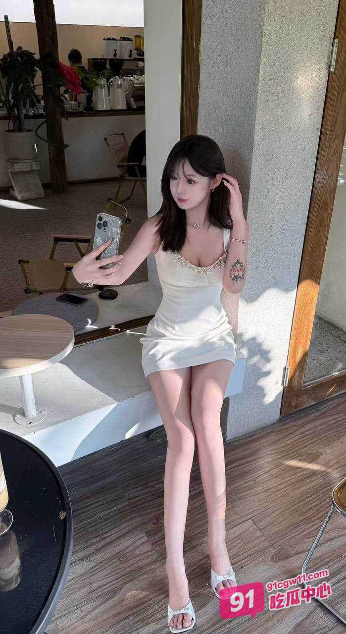 大学情侣对换~两位绝美妹子同时高潮 “哪里有这么好的大学啊”