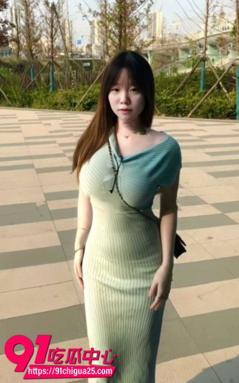 广东极品反差嫩妹闫丹裸贷资料泄漏4