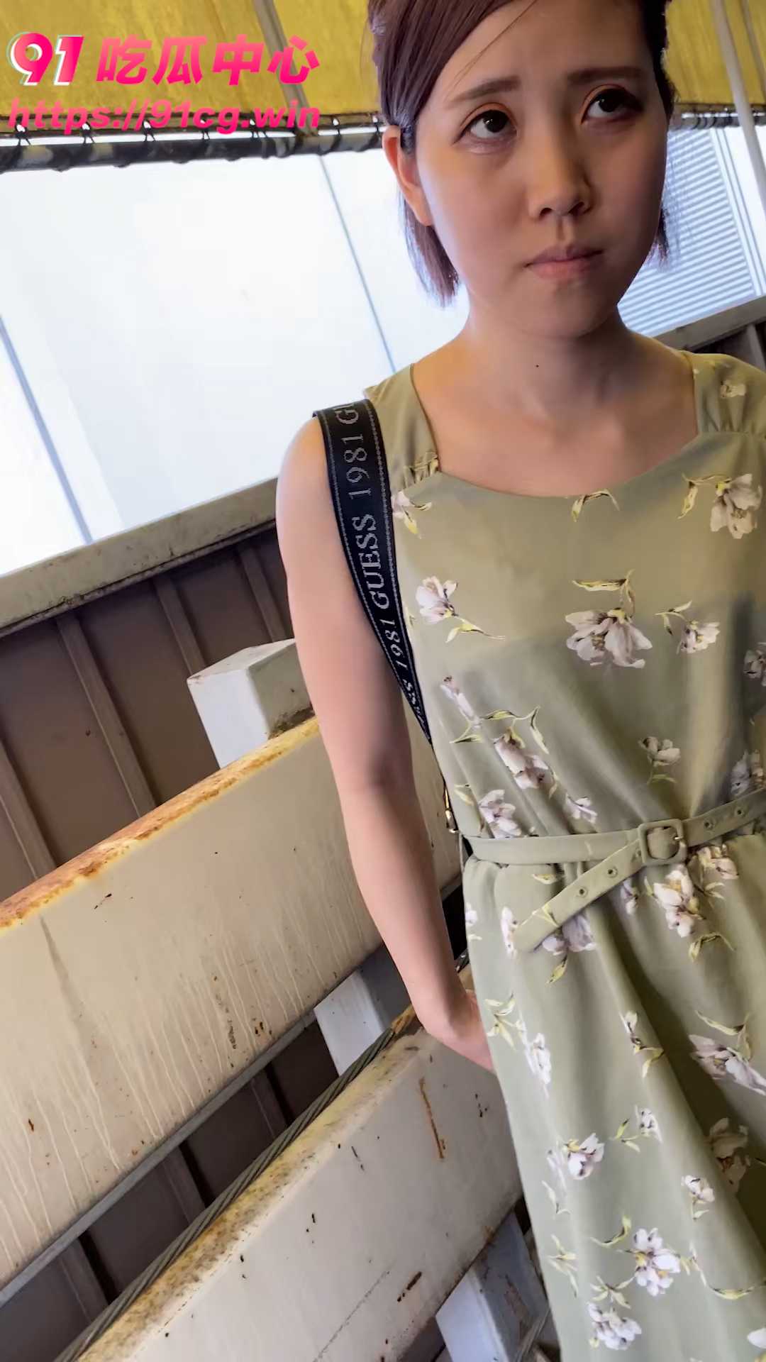 【品尝青涩人妻】素人连衣裙人妻少妇 站撸攻破太紧了
