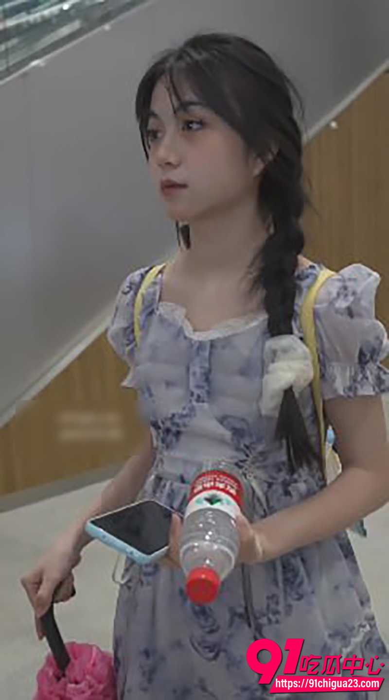 街拍抄底清纯小姐 2