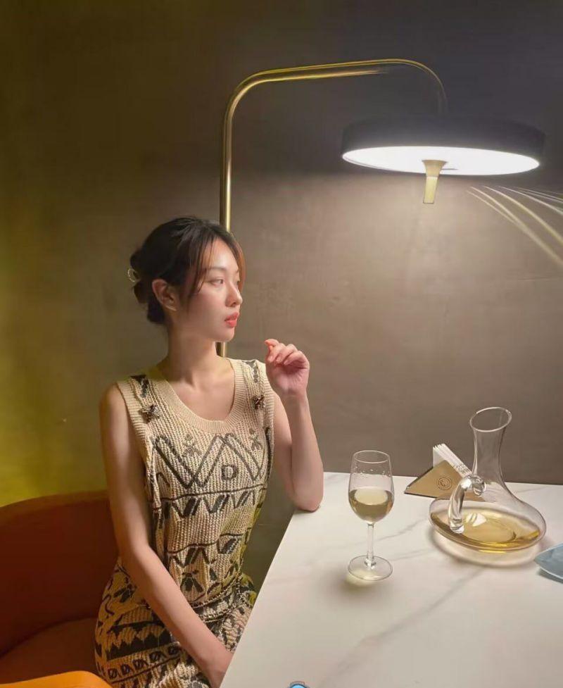 上海复旦大学娇嫩学妹许言心～清纯娇小的身体被大肉棒疯狂蹂躏！“受不了了 这钱我不赚了”