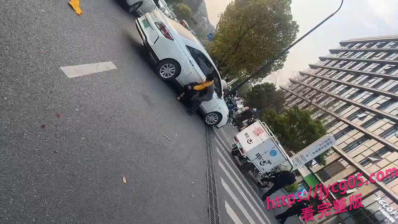 韵达哥硬刚围殴男！街头冲突升级反杀 实拍曝光震撼全网 配图4