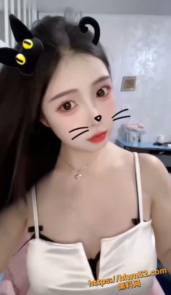 福利姬天花板 极品美女 花椒 猫猫 巨乳肥臀女神 大尺度露三点 抓奶揉逼 视频福利流出！