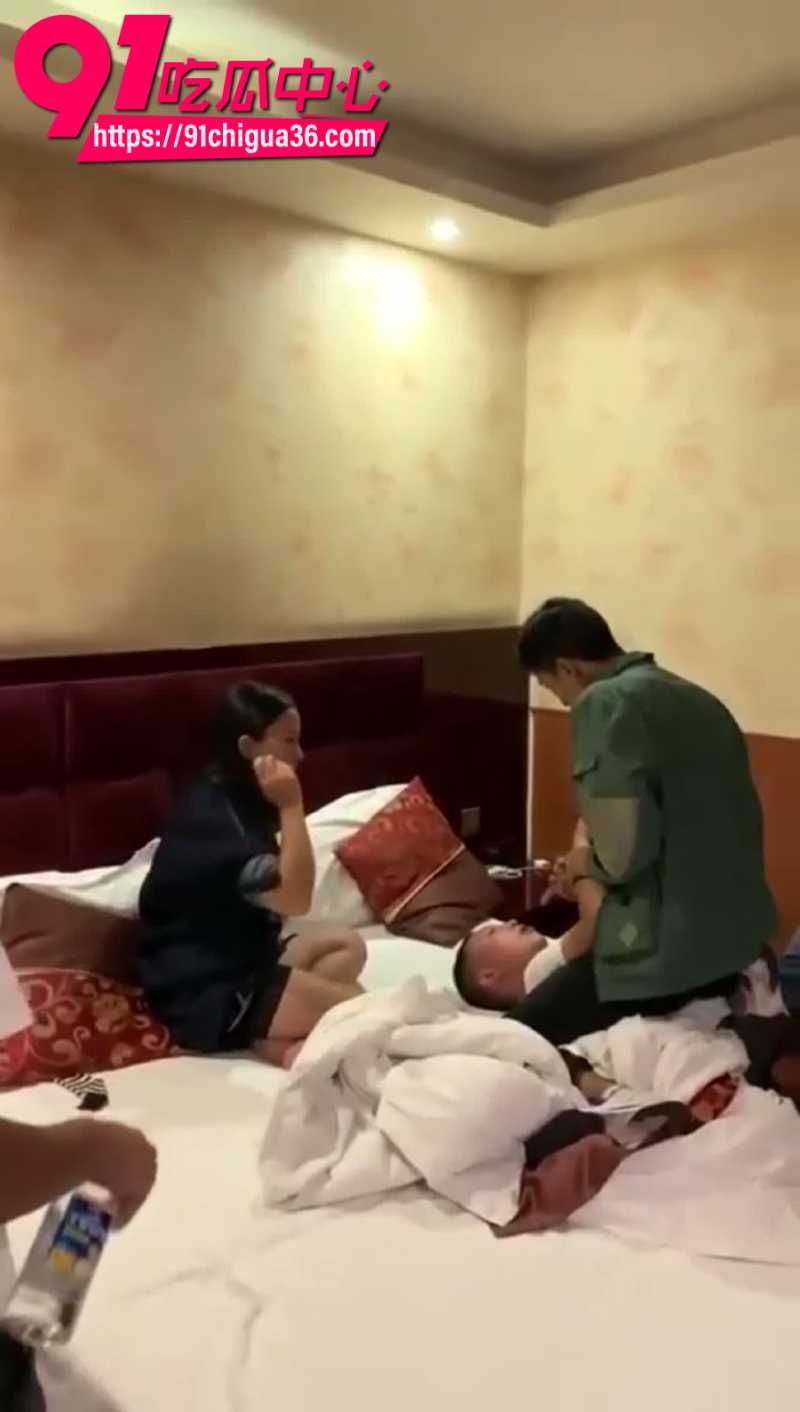 已婚少妇520出轨偷情被老公抓奸暴打1