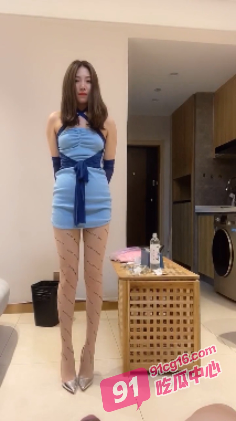 我的大长腿女友 完美炮架提腿狂操 大粗屌塞满整个阴道！
