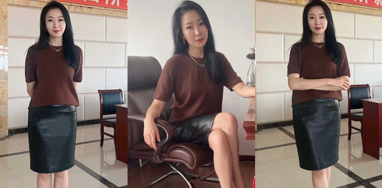 海角母子乱伦 妈妈被儿子操到尿失禁 从卧室狂干到客厅沙发 汗水淋漓刺激拉满！