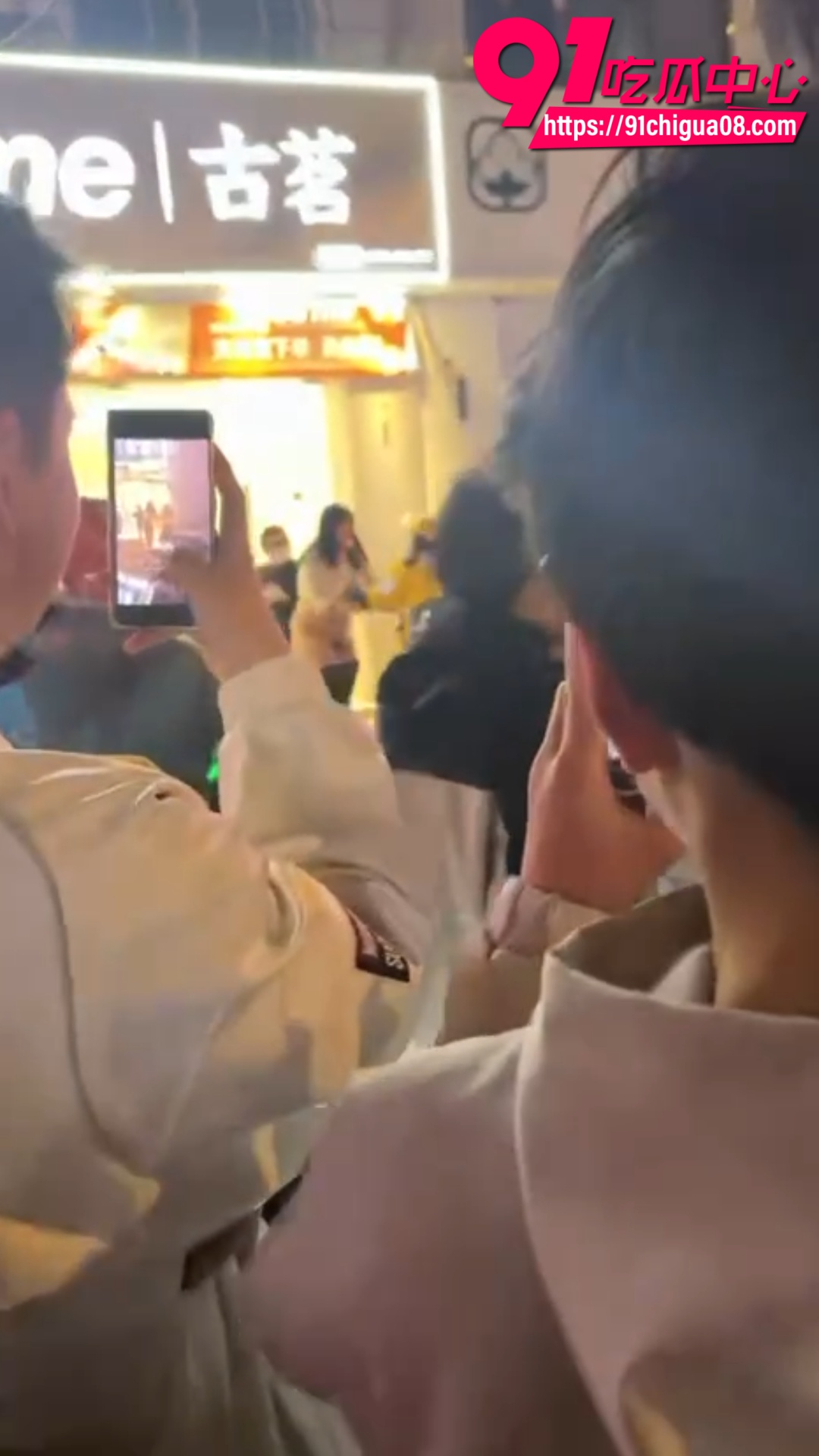 女子网恋分手情绪崩溃1
