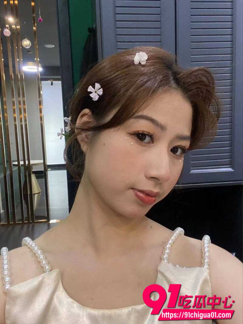 广州反差白虎妹周思琪馒头小穴被男友特写被插入 深喉口交和无套后入爆操