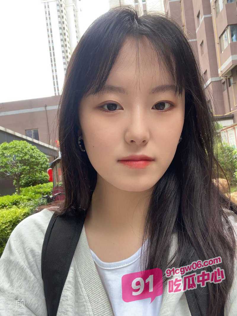湖南良家人妻柳雪晴真实调教 小嘴被当作精液榨精器 肥臀上下打桩很有节奏感！