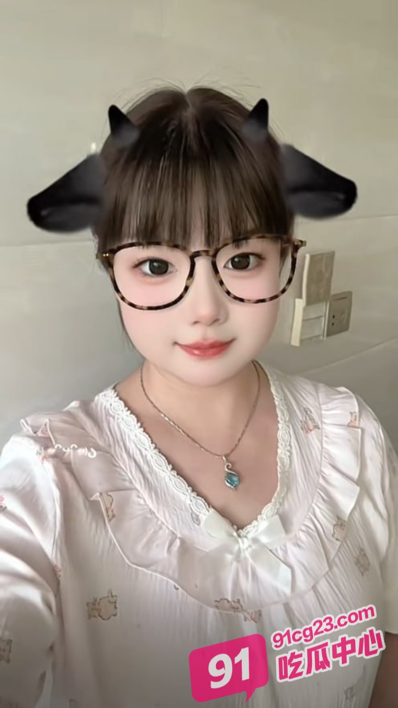 抖音小网红 农村小玉玉 高价拿下自慰视频 圆润的小胸惹火撩人！ 配图2