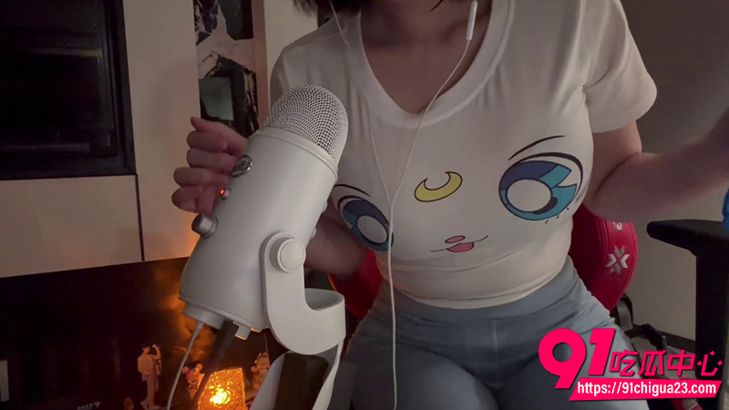ASMR声控博主清水咏美 紧身牛仔裤搭配巨乳 专业声控技术直击下体