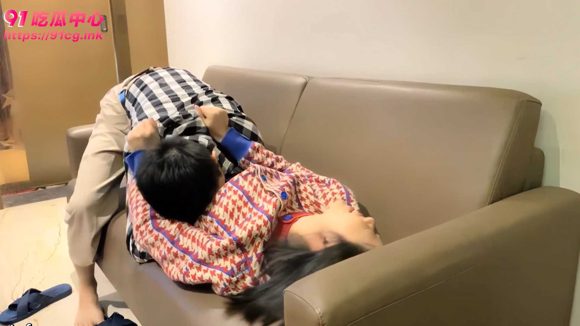 少妇也多情！ 良家少妇回家被拦 疯狂体验红杏出墙的快感与刺激！