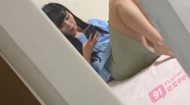 出租屋房里小情侣完美性爱过程 真实又刺激 大屌急不可耐侧入爆草！