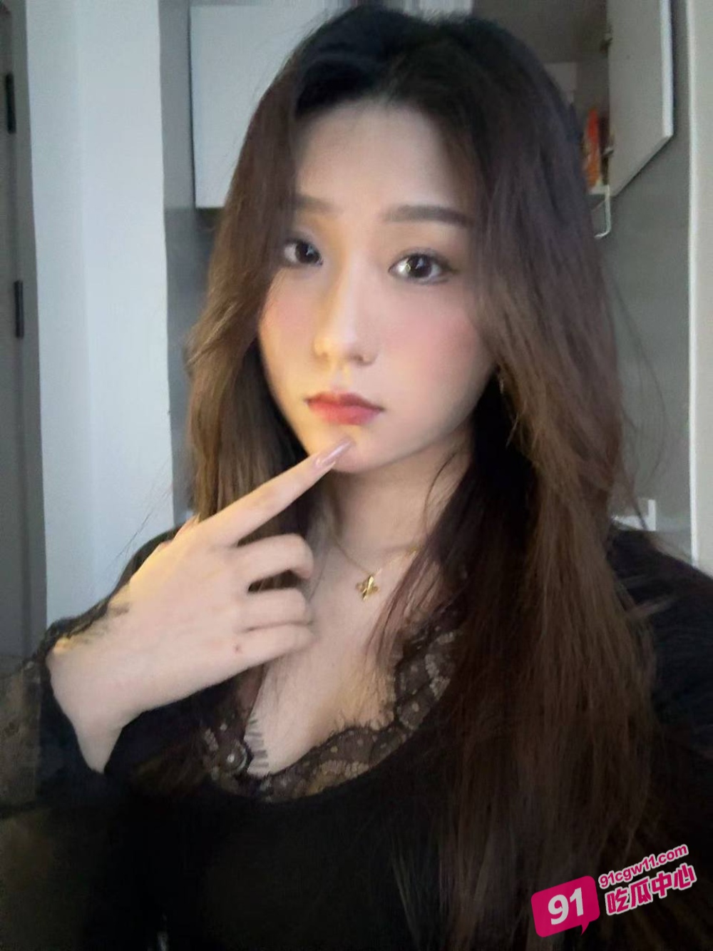 大型换妻现场 巨乳人妻太顶了 绿帽男看着老婆被别人操 史诗级6P淫乱大战 配图2
