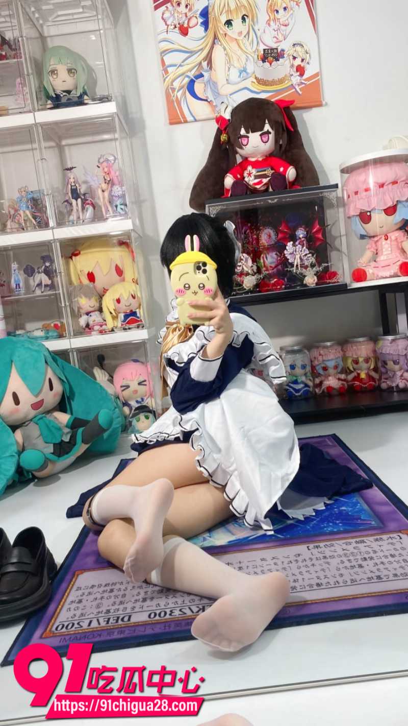 极品福利姬白栎Shirly 身穿四季夏目COS服足交诱惑 诱人画面堪称神级福利