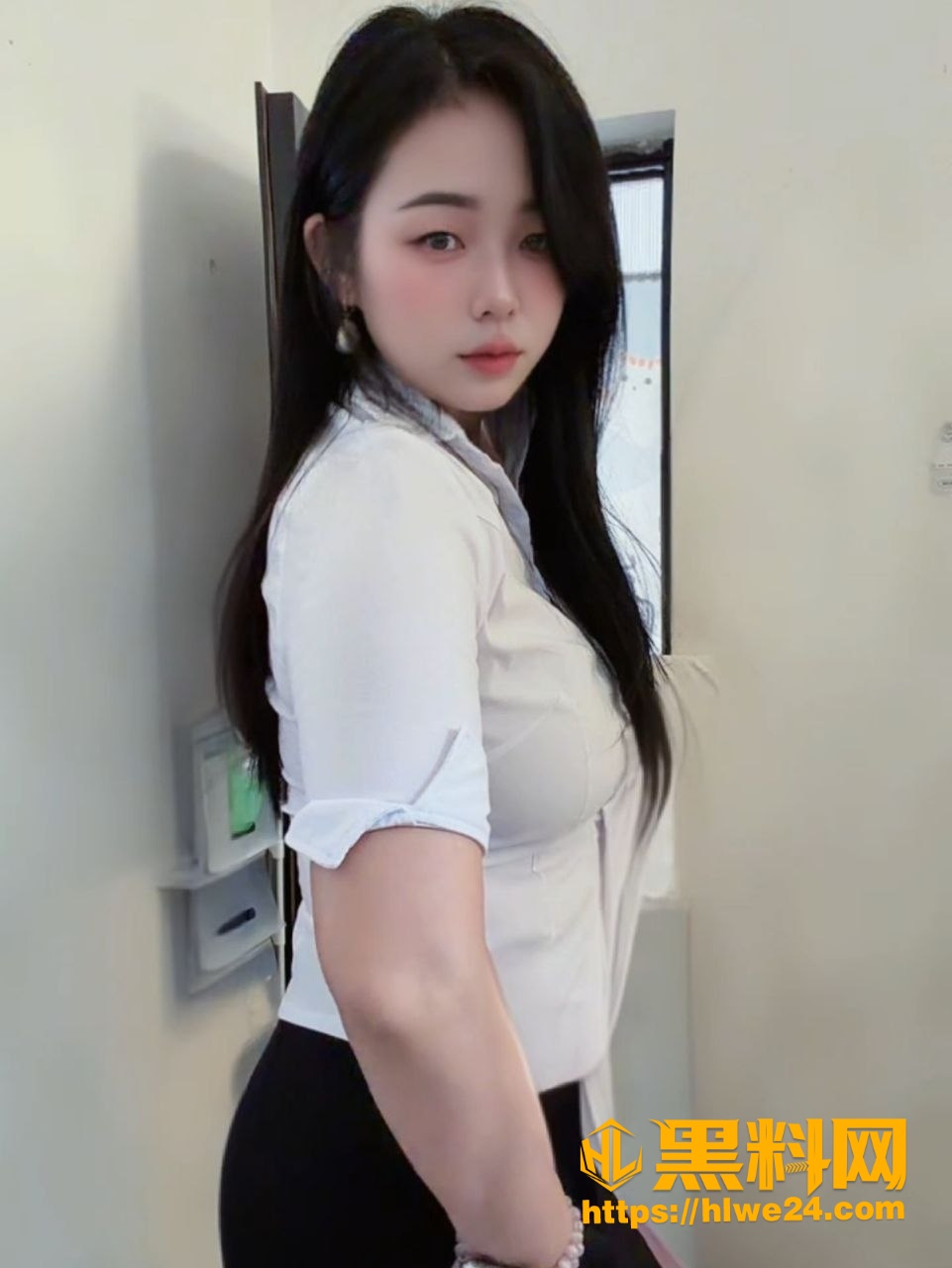 天津体制内小少妇 尹佳莹 欲求不满到处约炮 穿着各种情趣内衣被炮友玩弄 反差感直接爆表