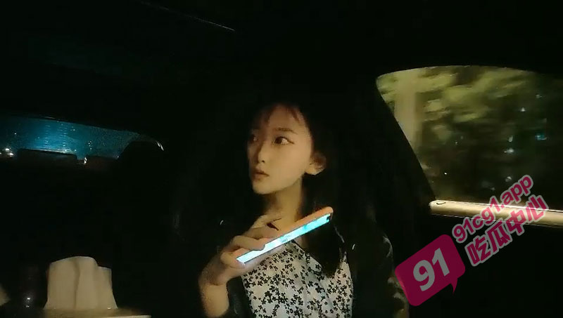租豪车钓拜金女 漂亮小姐姐豪车上好开心 酒店开房激情啪啪 小骚货花样多啥都懂