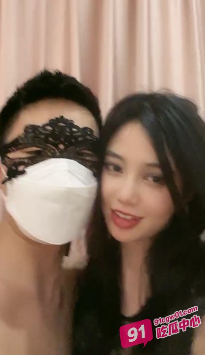 这是一条有味道的视频！00后超骚妹子给男友舔屁眼舔到小零食 刺激吞咽说好吃！ 配图4