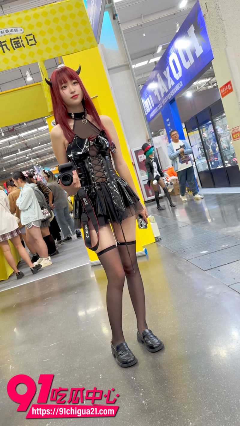 抄底大神KFC漫展偷拍黑丝魅魔2