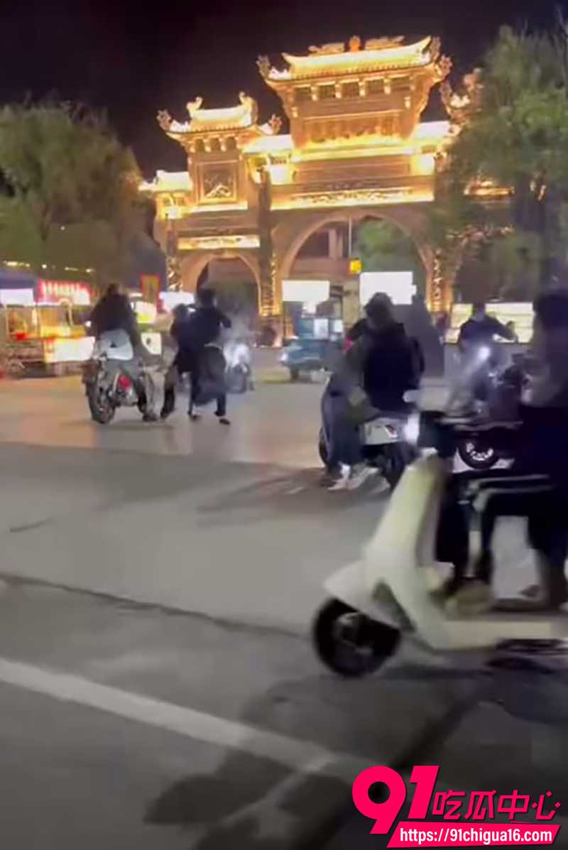 精神小伙打架 6