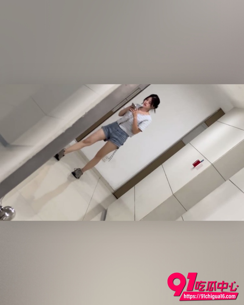 上海男子写字楼偷拍  7