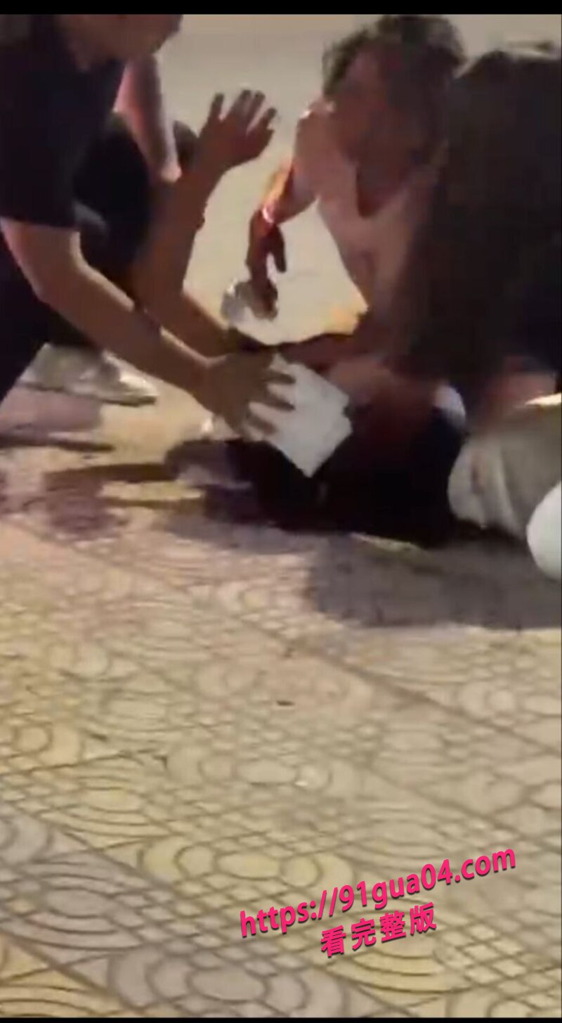 陕西城固县街头伤人05