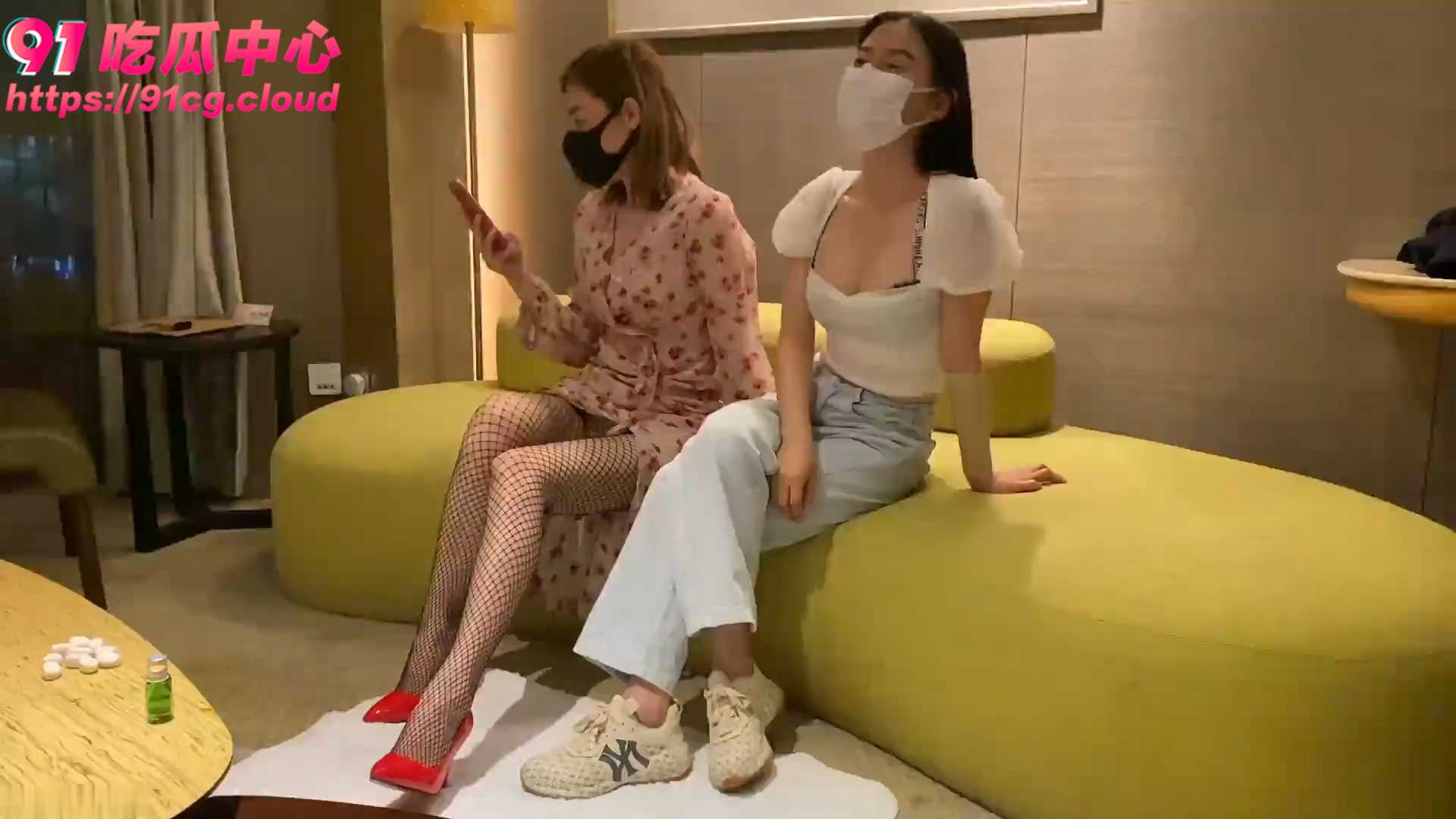 【鸡鸡复鸡鸡】 珠海姐妹花不同的风格 骚鸡并排走 你选哪一个？