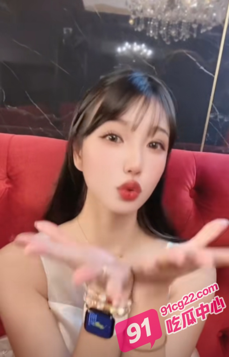 兔子先生搭讪长腿妹子 竟在便利店直接开操 没想到还是兄弟俩一起上的！ 配图