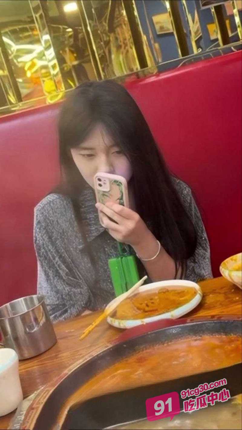 闺蜜迷奸事件！女子灌醉闺蜜交给男友玩弄 直接在昏迷中就给人家操啦！ 配图3