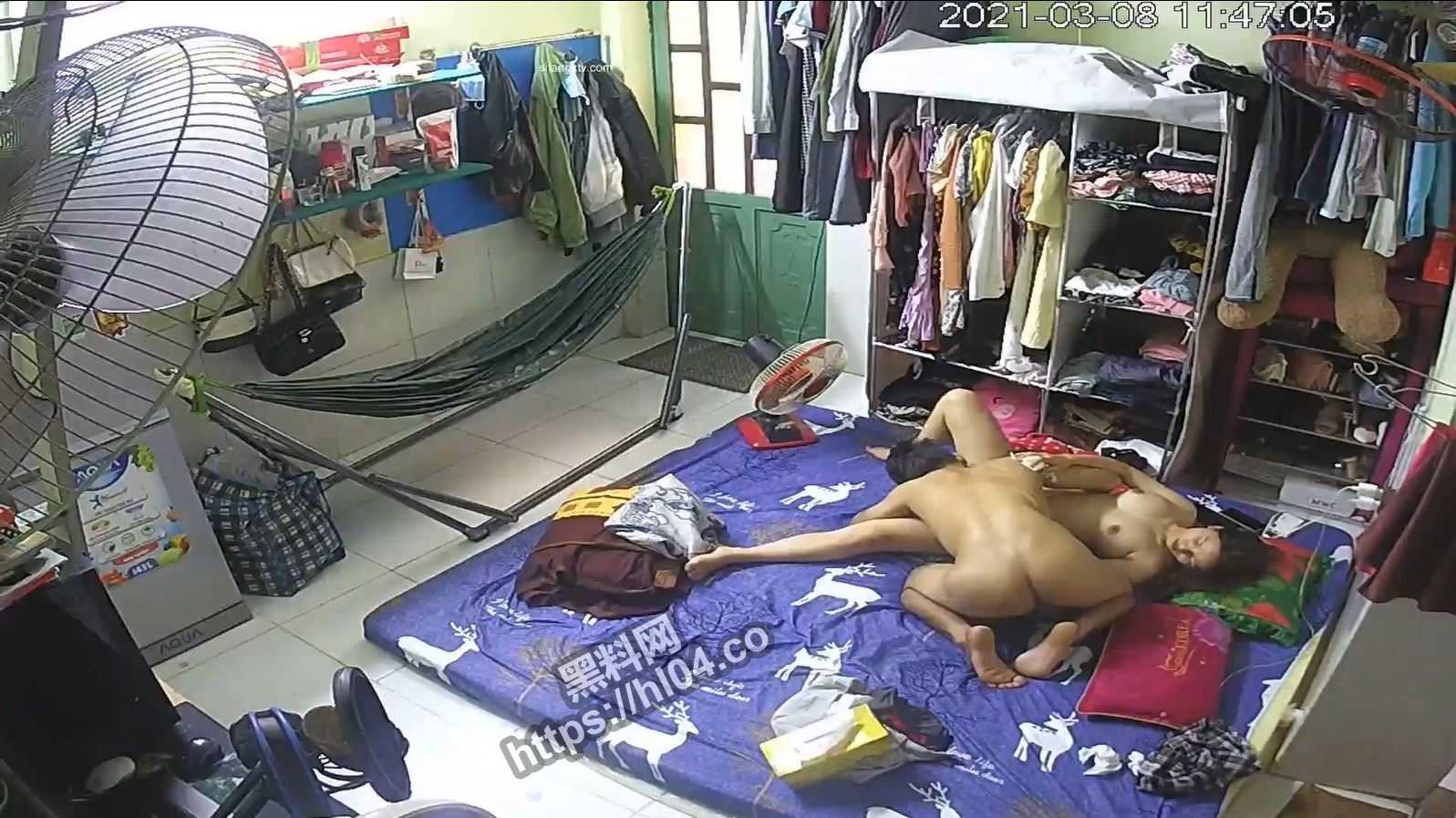 这妻子奶子真大，羡慕丈夫，而且很淫荡，太爽了！夫妻家庭监控摄像头