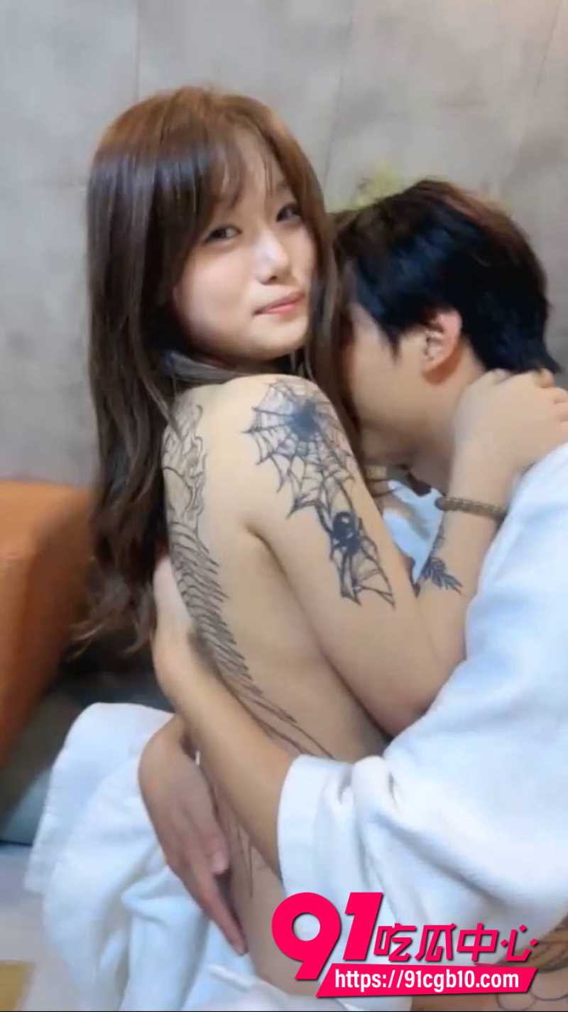 精神小伙交换女友玩4p 2