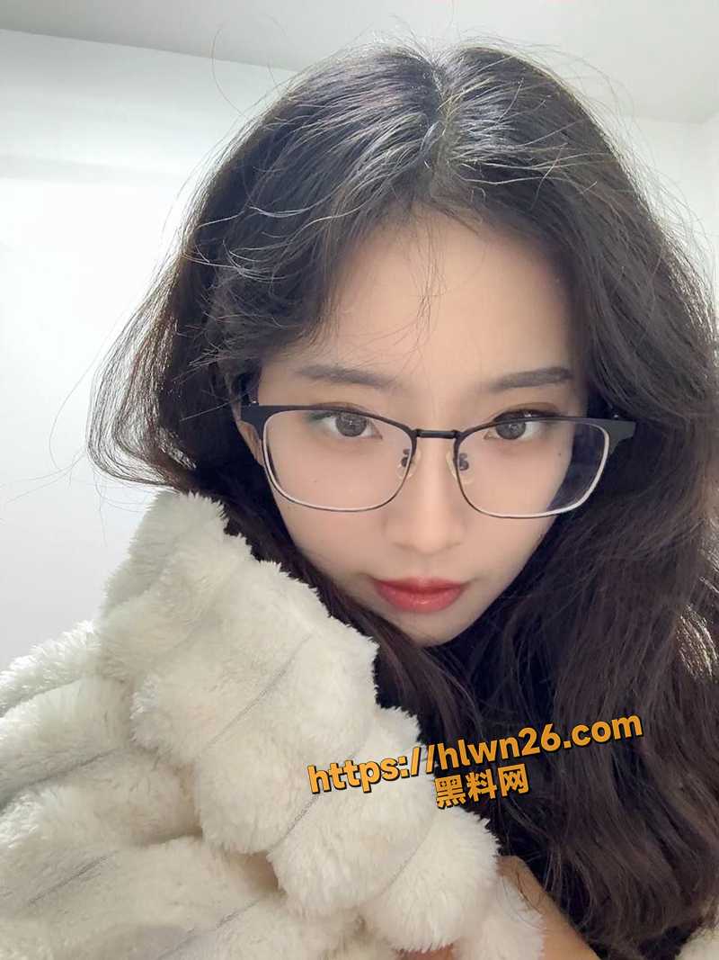 神颜女大学生 素人自慰视频泄密 宿舍大尺度自慰白虎骚穴，性感胴体令人血脉偾张！