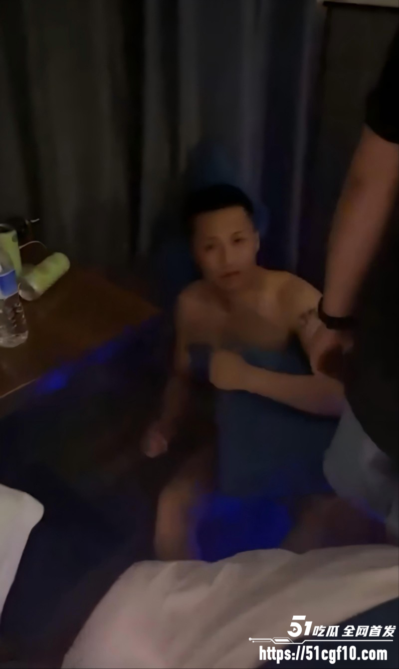 狗男女偷情惨遭抓奸暴揍01 狗男女偷情惨遭抓奸暴揍01