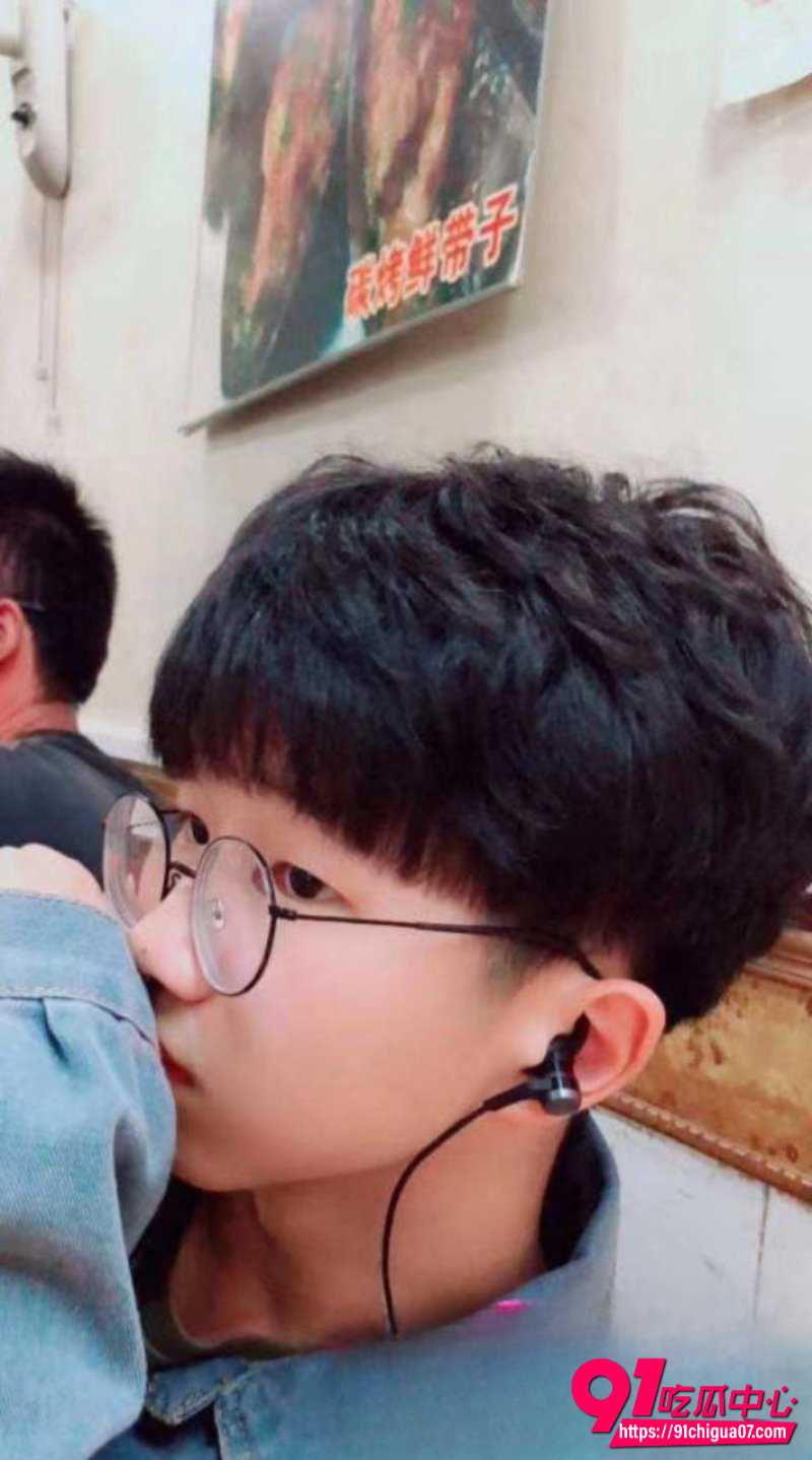 安徽职业技术学院李昕志被曝私生活混乱 网上勾搭多名已婚少妇及同班同学 被称为校园炮王