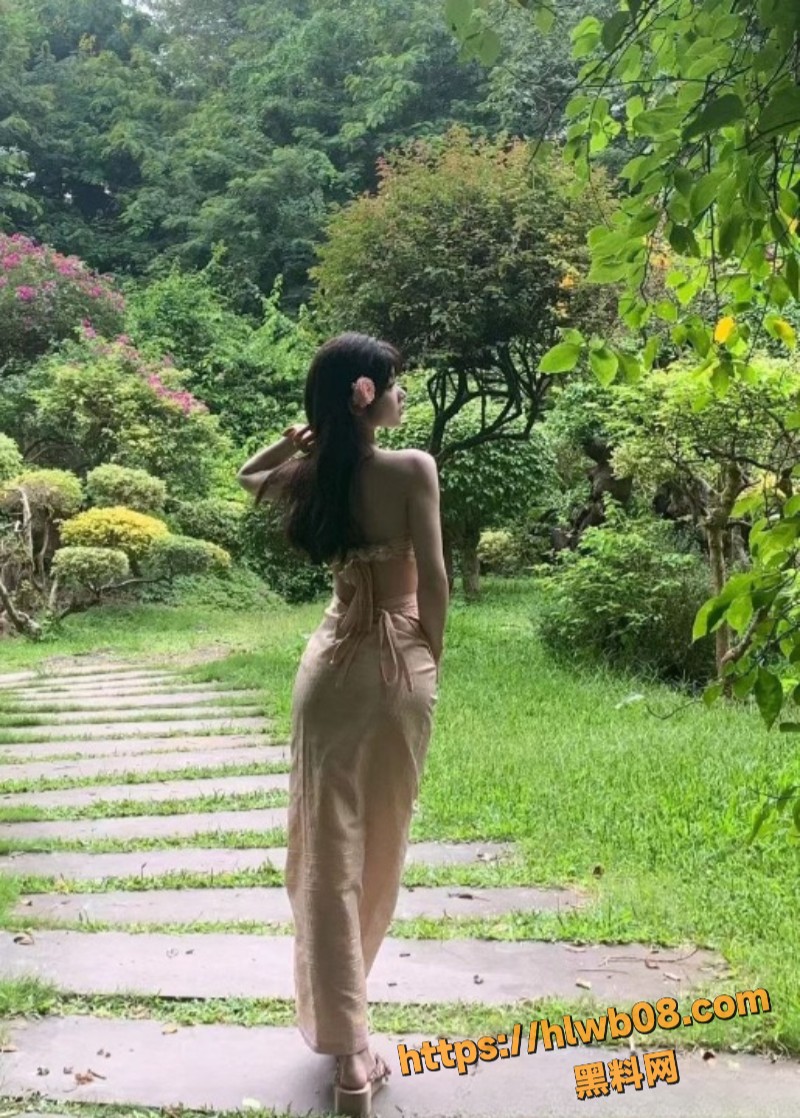 福建福州顶级嫩模 全国可飞 擦边福利诱惑金主 给钱就能操 爽到腿软求饶