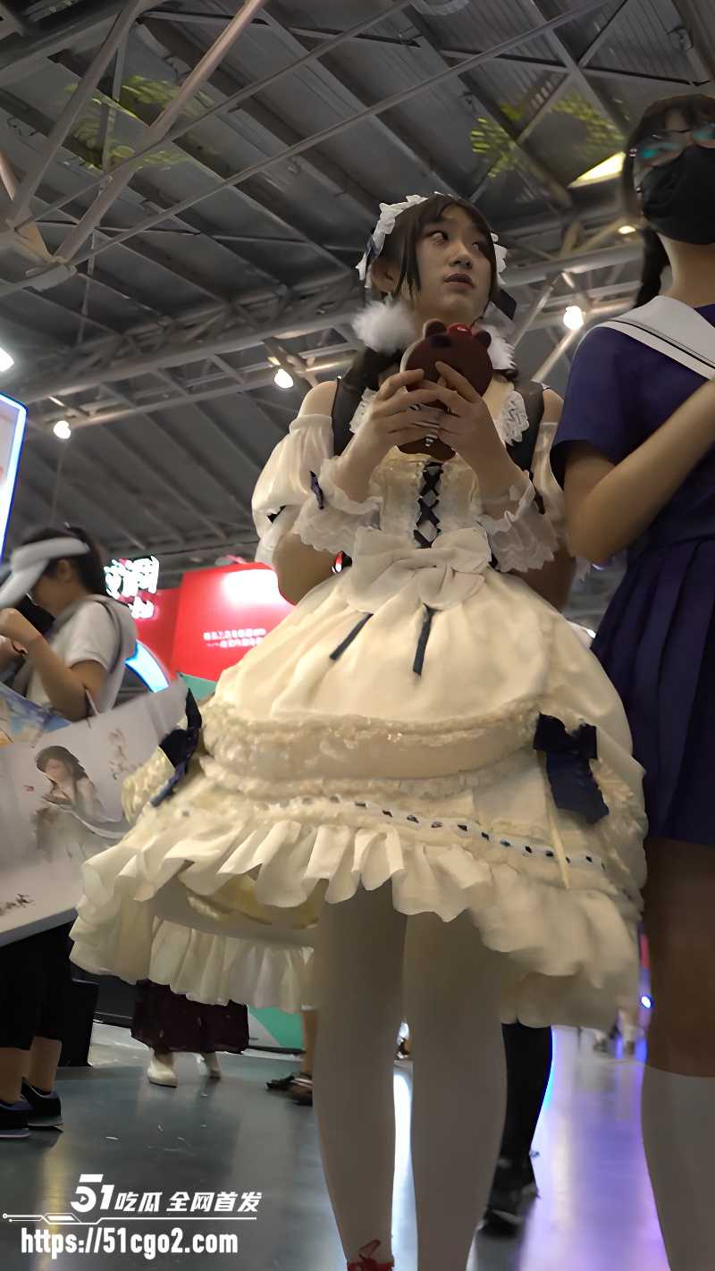 漫展抄底洛丽塔少女 摄像头偷拍大三情侣厕所后入做爱 2 漫展抄底洛丽塔少女 摄像头偷拍大三情侣厕所后入做爱 2