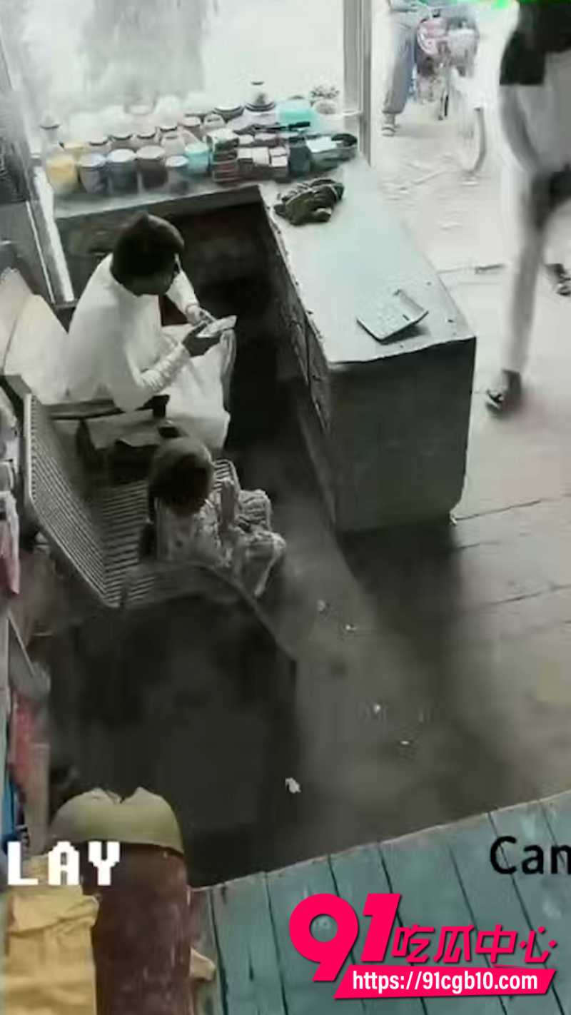 巴基斯坦女孩棒棒糖感化劫匪1