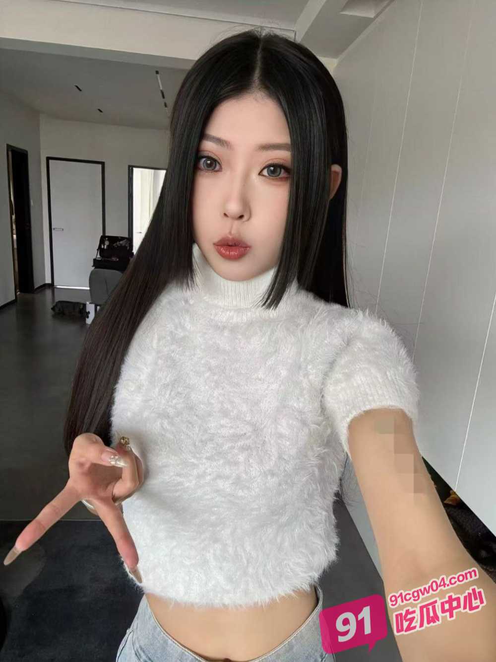 超美模特岑宁儿拍完性爱视频后擦拭精液时 被摄影师用嘴巴强制清洗蜜穴 ！ 配图7
